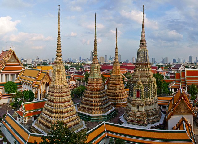Phra Maha Chedi Si Rajakarn